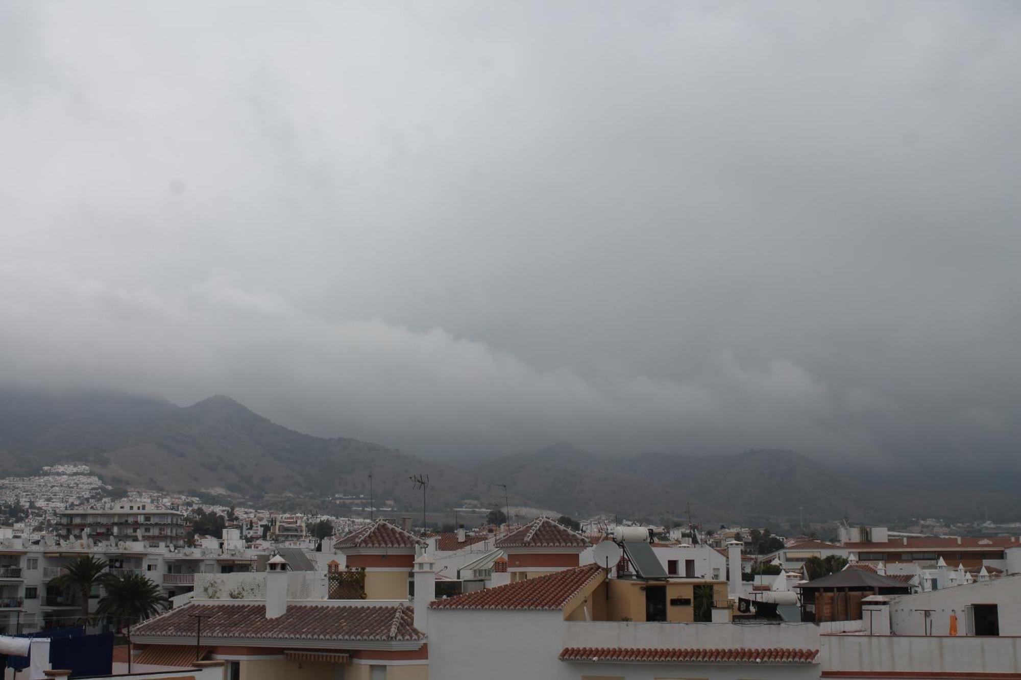Apartamentos Turisticos Plaza Del Olvido Нерха Экстерьер фото
