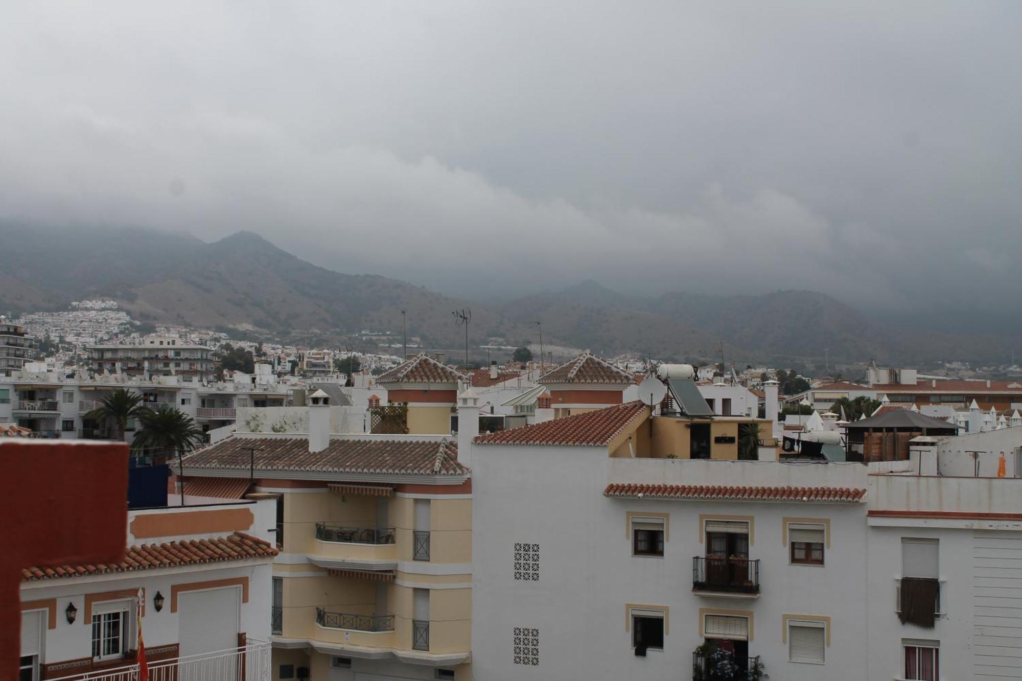 Apartamentos Turisticos Plaza Del Olvido Нерха Экстерьер фото