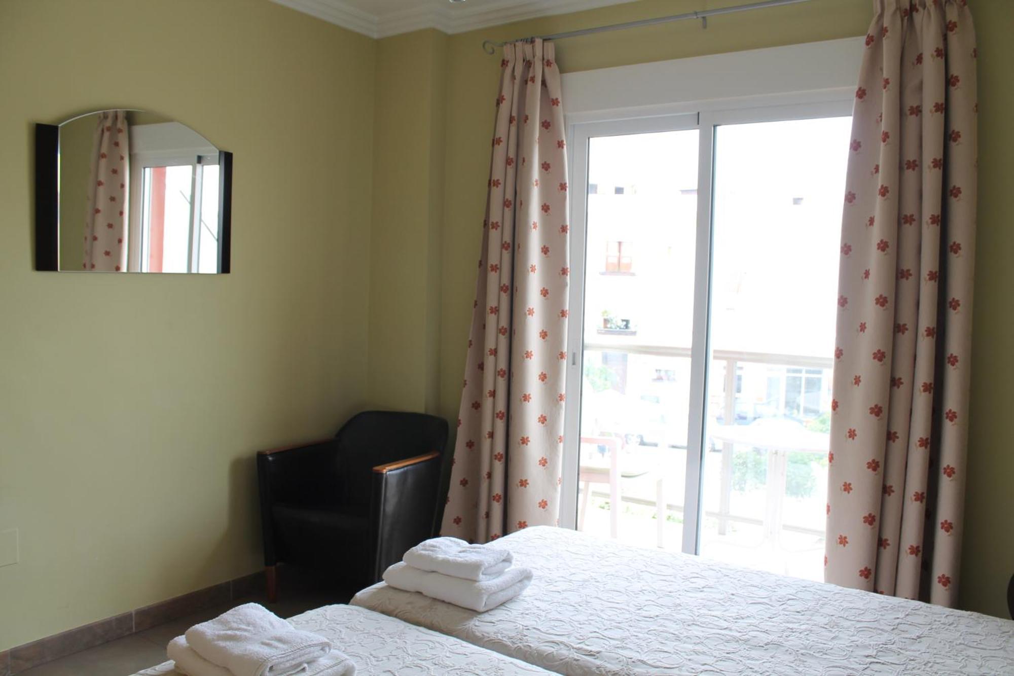 Apartamentos Turisticos Plaza Del Olvido Нерха Экстерьер фото