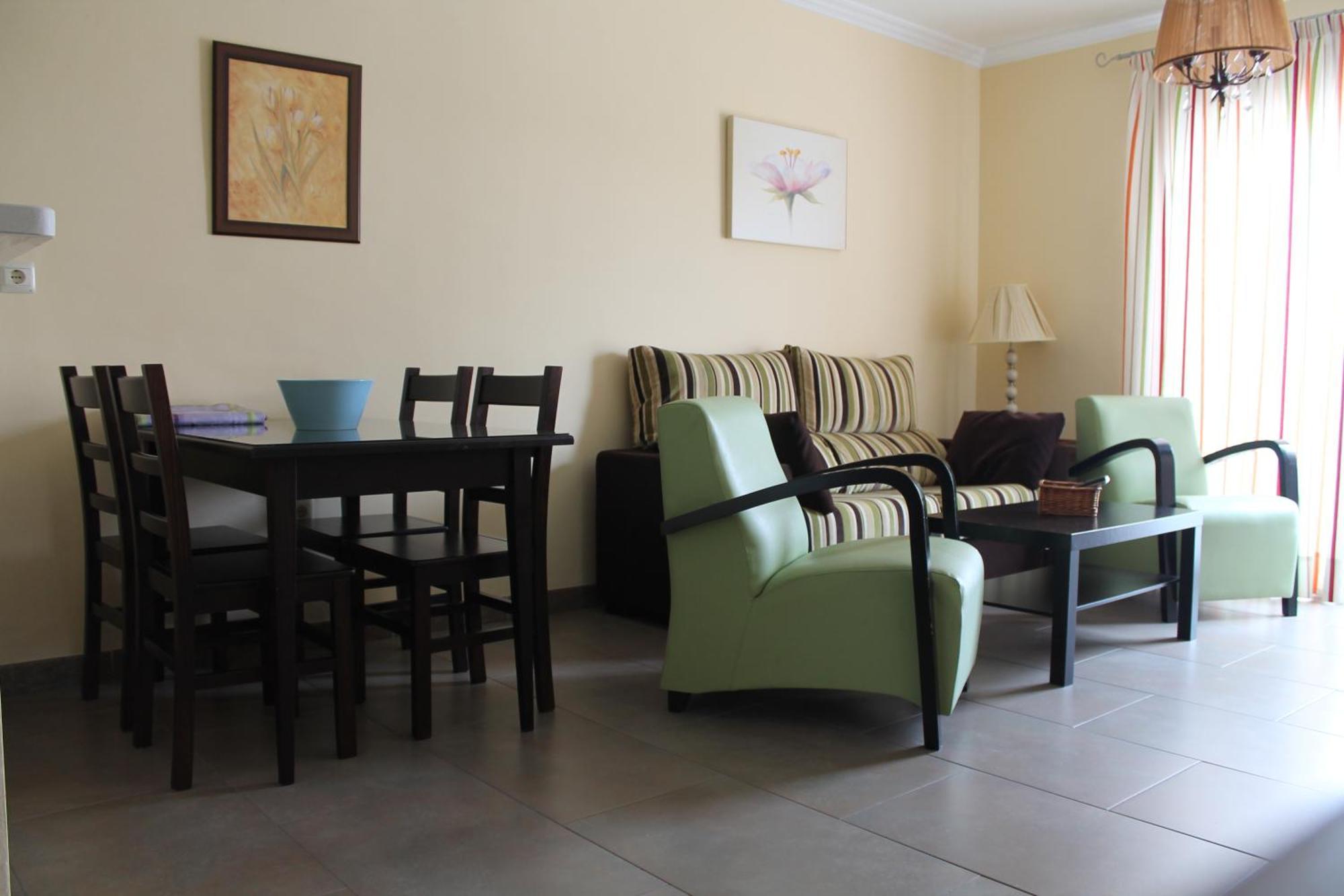 Apartamentos Turisticos Plaza Del Olvido Нерха Экстерьер фото